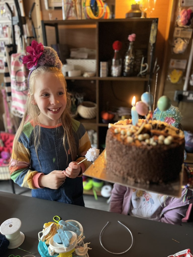 ISWAS_Gy's tweet image. Living my best life today hosting an 8th Birthday party for the lovely Lucy. The girls all did an amazing job and left wearing fabulous new pompom accessories! #LincsConnect #Pompom #CraftParty #Grimsby
