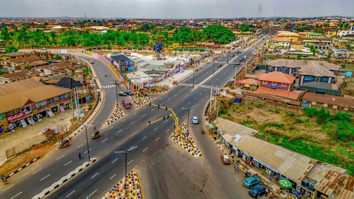 _visualman's tweet image. We're moving forward, oyo state!!! I'm coming for you soon🤩🤩🤩🤩