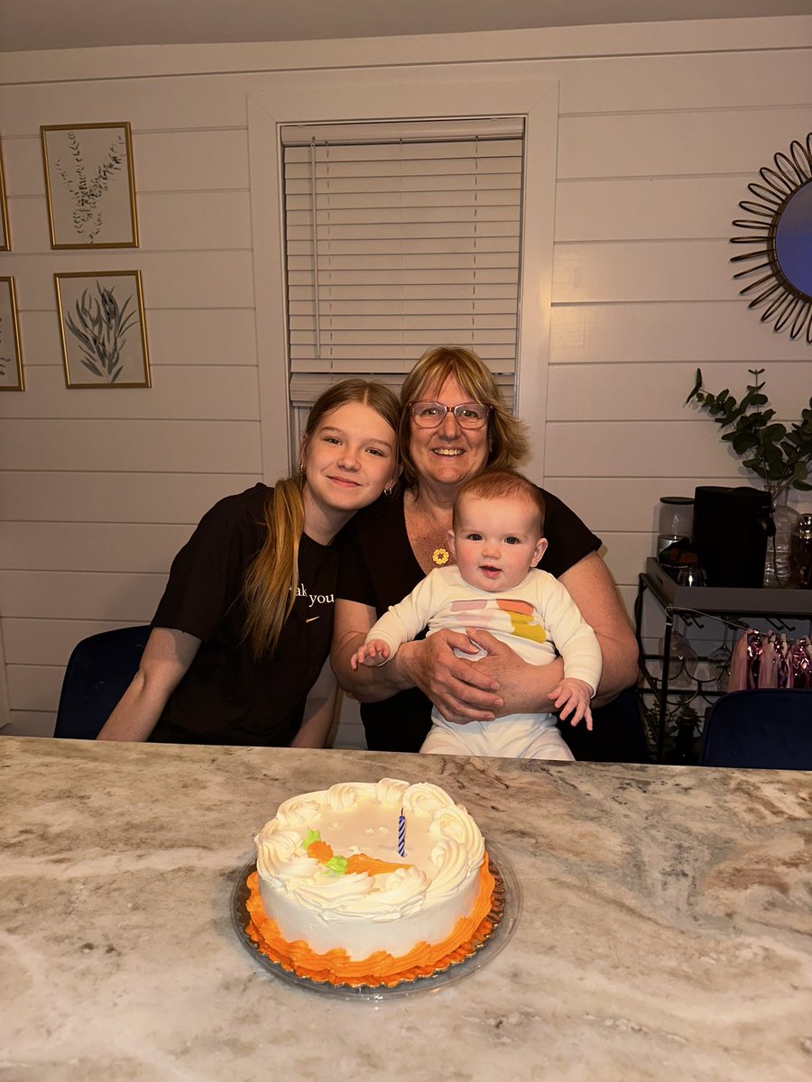 JoeyAswp's tweet photo. Happy Birthday Mom!!! The greatest human on this Plant!!! #MomMom #PattyA #LoveYa https://t.co/PRAU2Z0zCu