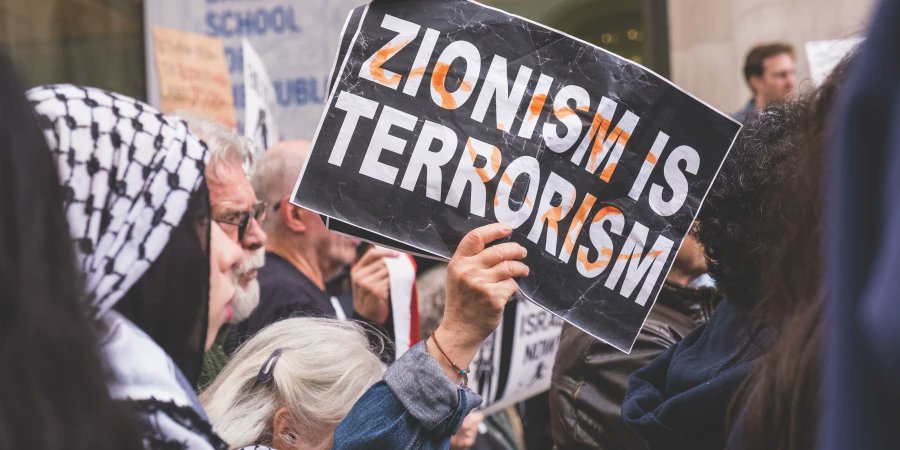 VerzaFoot's tweet photo. @dahrinoor2 ZIONISM HAS NO #RELIGION https://t.co/PXGRuALgrP