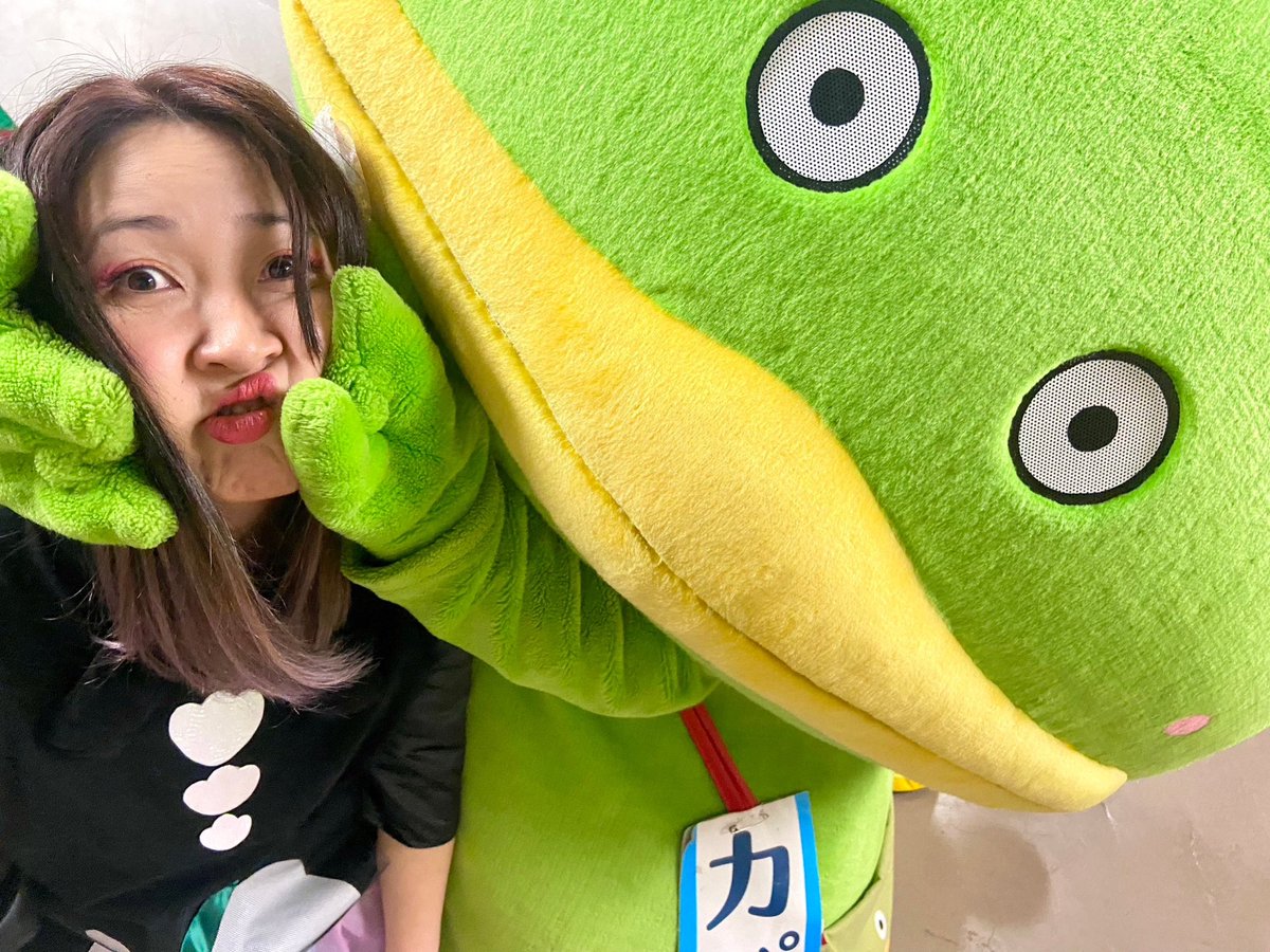 フェイシャルマッサージしてくれてる優しいカパル(指圧強め)