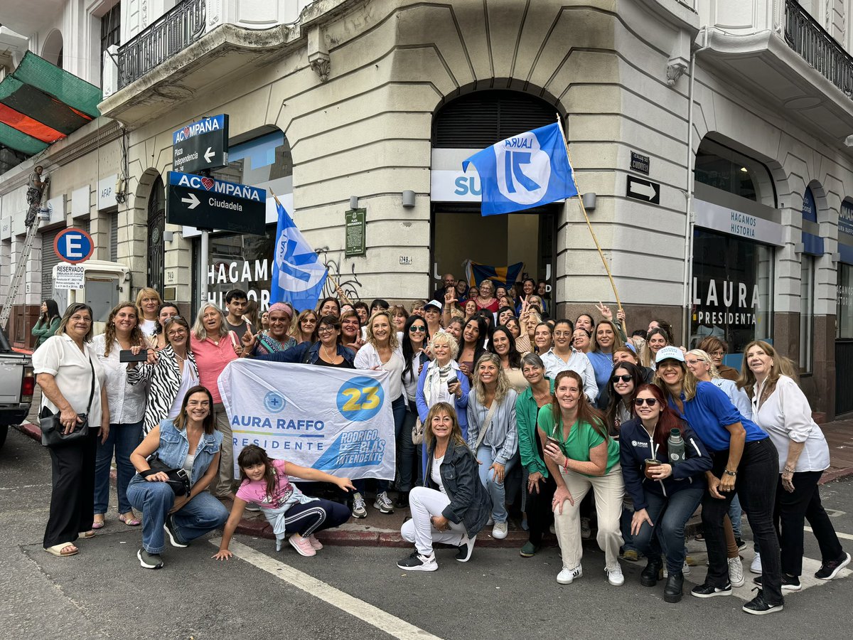Con mucho entusiasmo acompañamos el encuentro de mujeres <a href="/sumar_uy/">SUMAR</a>.
Aplaudimos el valor y la determinación de las mujeres que están guiando el camino hacia una sociedad más justa.

¡Juntas, estamos haciendo historia!

<a href="/lauraraffo/">Laura Raffo</a> <a href="/lista71/">Lista 71 [oficial]</a> <a href="/SantiagoBorsari/">Santiago Borsari Fedullo</a> <a href="/Herrerismo/">Herrerismo</a>