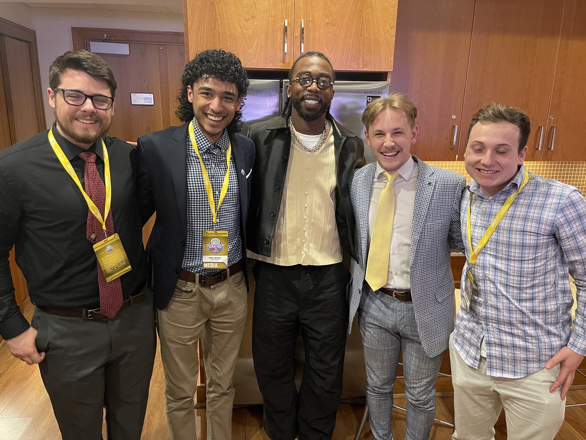 Thanks to Hokie great and NY Jets QB @TyrodTaylor for visiting with our SMA students tonight in DC at the ACC tournament. We asked him to do a sitdown TV interview and of course … “Tyrod did it!” 😂 Thanks, pal!