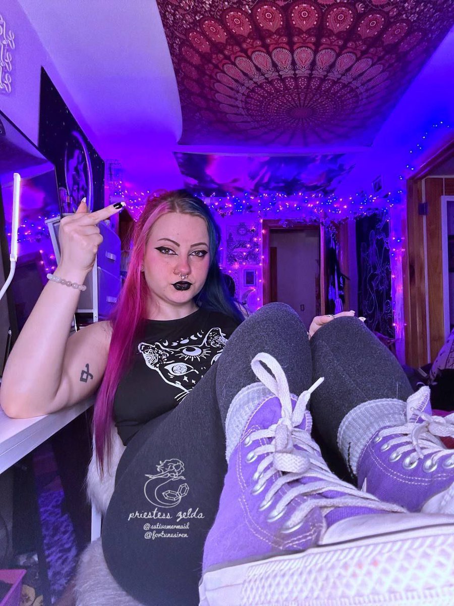 You might as well be a human rug with how easy you are to walk all over, bitch. Now it’s time shapeshift into a good little ATM and dispense whatever amount Mommy desires. 🖤 findom ⋆ paypig ⋆ converse ⋆ sneakerworship