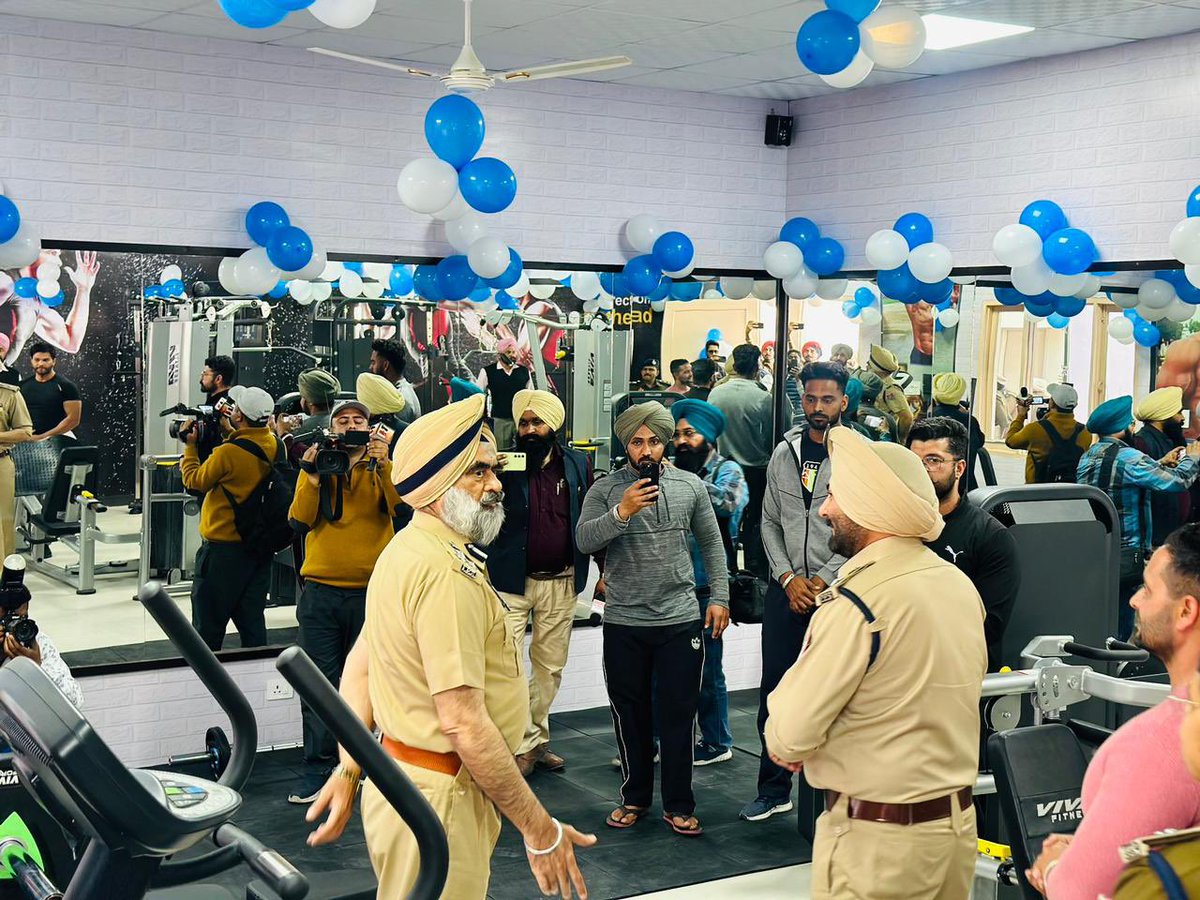 MalerkotlaPol's tweet photo. ਮਾਲੇਰਕੋਟਲਾ ਪੁਲਿਸ ਨੇ ਮਾਲੇਰਕੋਟਲਾ ਪੁਲਿਸ ਦੇ ਜਵਾਨਾਂ ਦੀ ਸਰੀਰਕ ਤੰਦਰੁਸਤੀ ਨੂੰ ਸਮਰਪਿਤ ਇੱਕ ਨਵਾਂ ਅਤਿ-ਆਧੁਨਿਕ ਜਿੰਮ ਖੋਲ੍ਹਿਆ ਹੈ। 

Malerkotla Police has opened a new state-of-the-art gym facility, dedicated solely to the physical well-being of #MalerkotlaPolice personnel. 
 
#ForceFirst
#FitCops https://t.co/2VHY1hrQHU