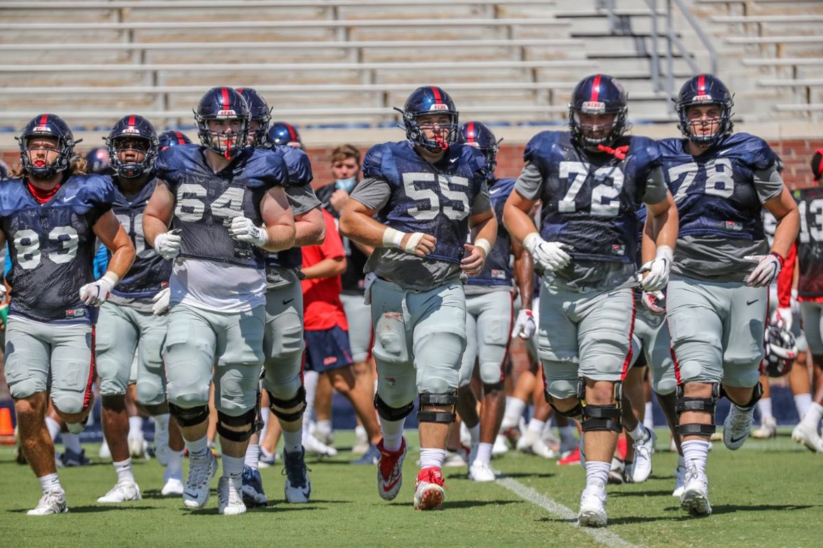 I am extremely blessed to receive an offer from Ole Miss!! 🔴🔵 @BigPlayRay50 @CoachAbnerSmith @Enrique__Davis @SWiltfong247 @ChadSimmons_ @JohnGarcia_Jr