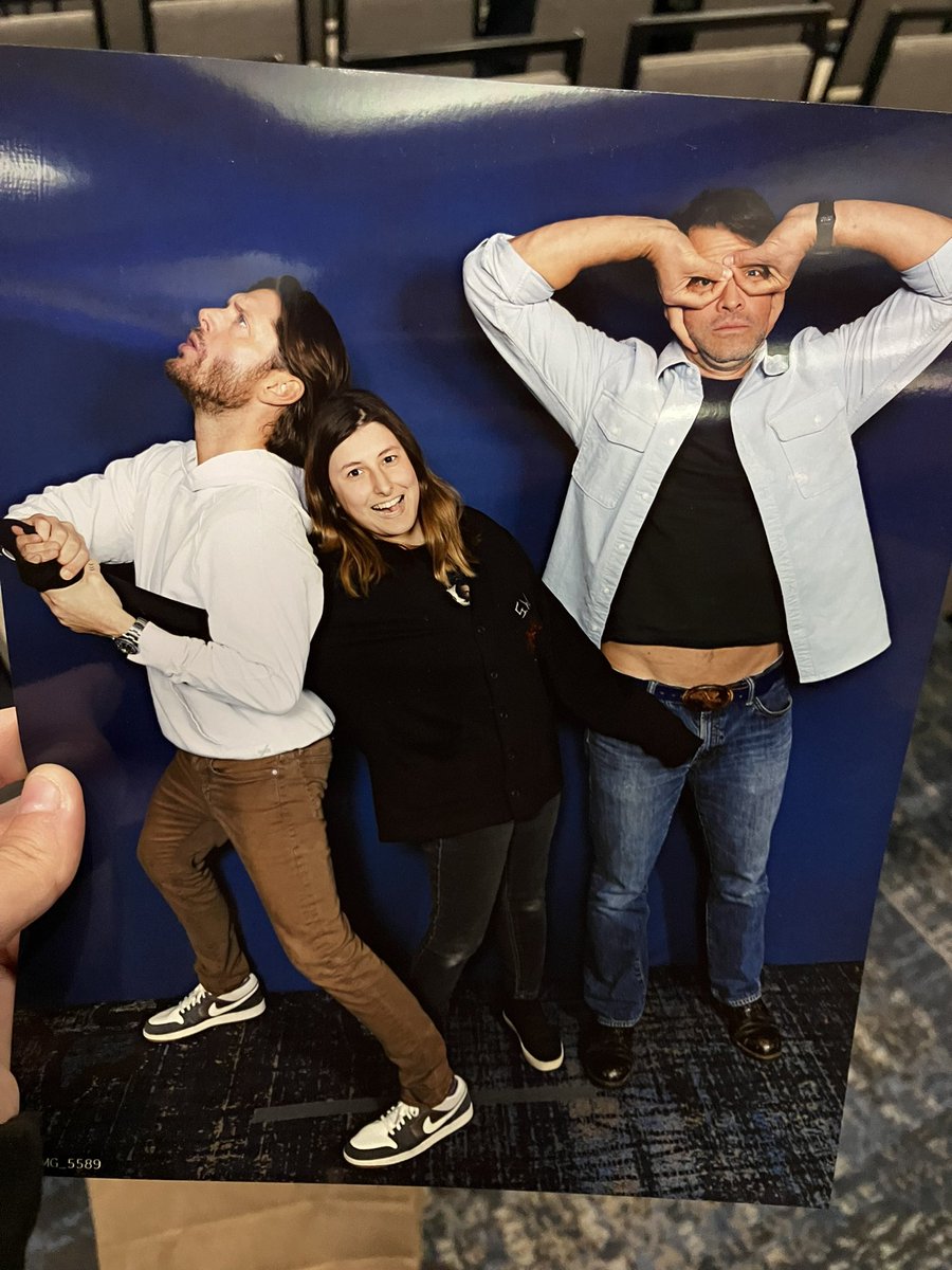 PadaleckiMendes's tweet image. NOTHING WILL EVER BEAT THIS! MISHA’S STOMACH AND WHY DID I NOT NOTICE WHERE MY HAND PLACEMENT IS?! #SPNBurbank #SPNBur #BurCon #SPNFamily #JensenAckles #mishacollins