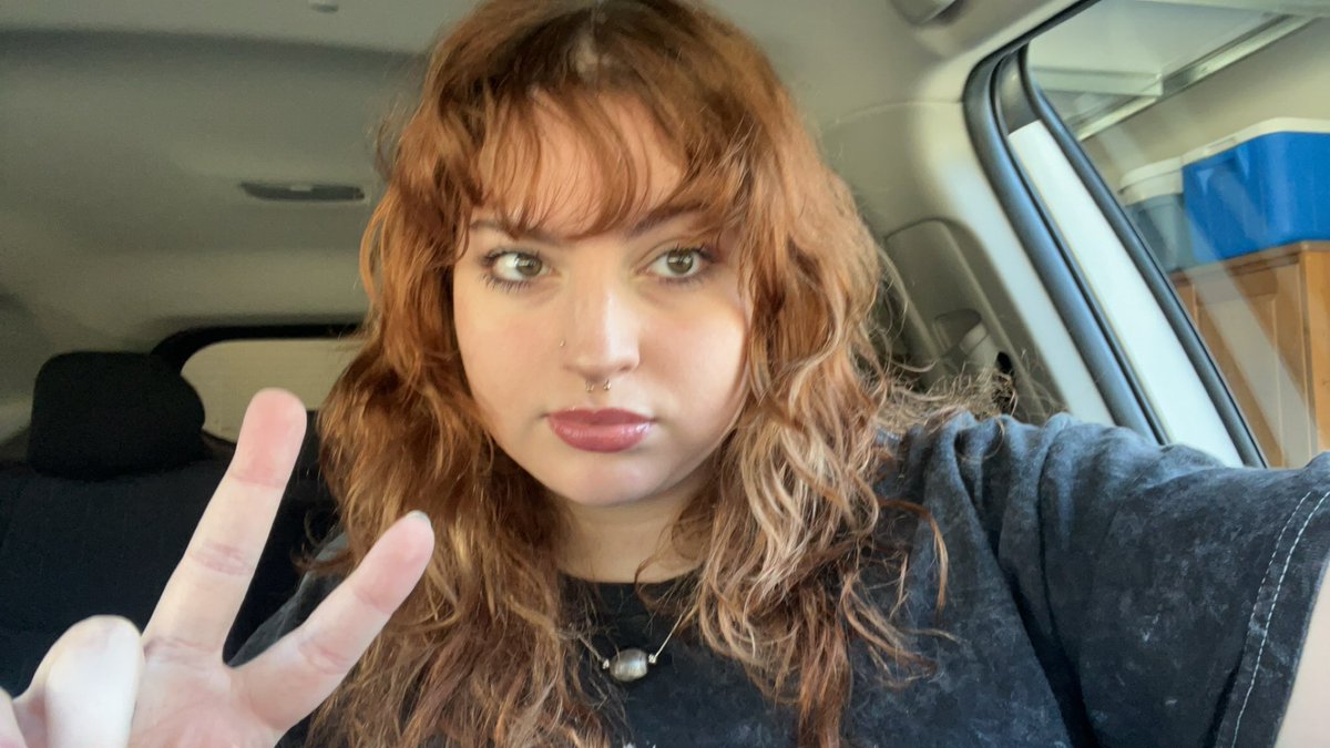 lithicalsttv's tweet photo. You’re beeutiful 💛🐝 https://t.co/tN6lQZ2W2d