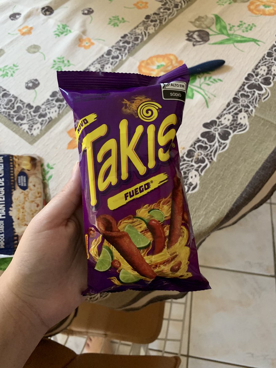 I GOT TAKIS OMG IM TRYING FOR THE FIRST TIME