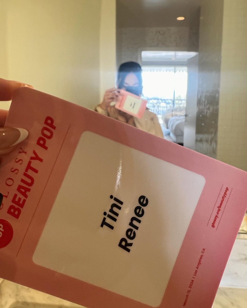 tinireneeee's tweet photo. still cheesing over this week in LA with @glossyco — unreal. https://t.co/mMAM1IT3HB