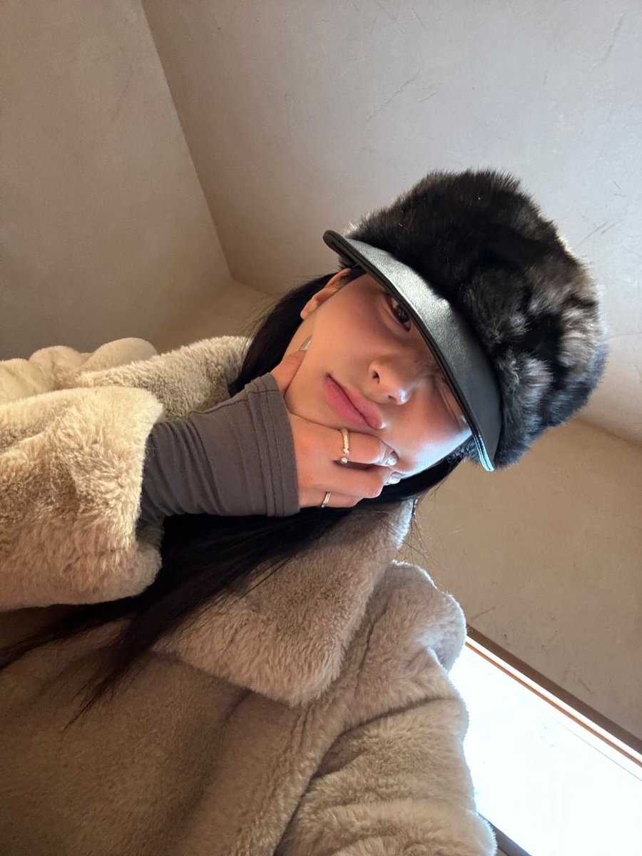 _saeromsse's tweet photo. but ummm anyways i'm alive 🥳🩷 https://t.co/6k6eKMZkc0