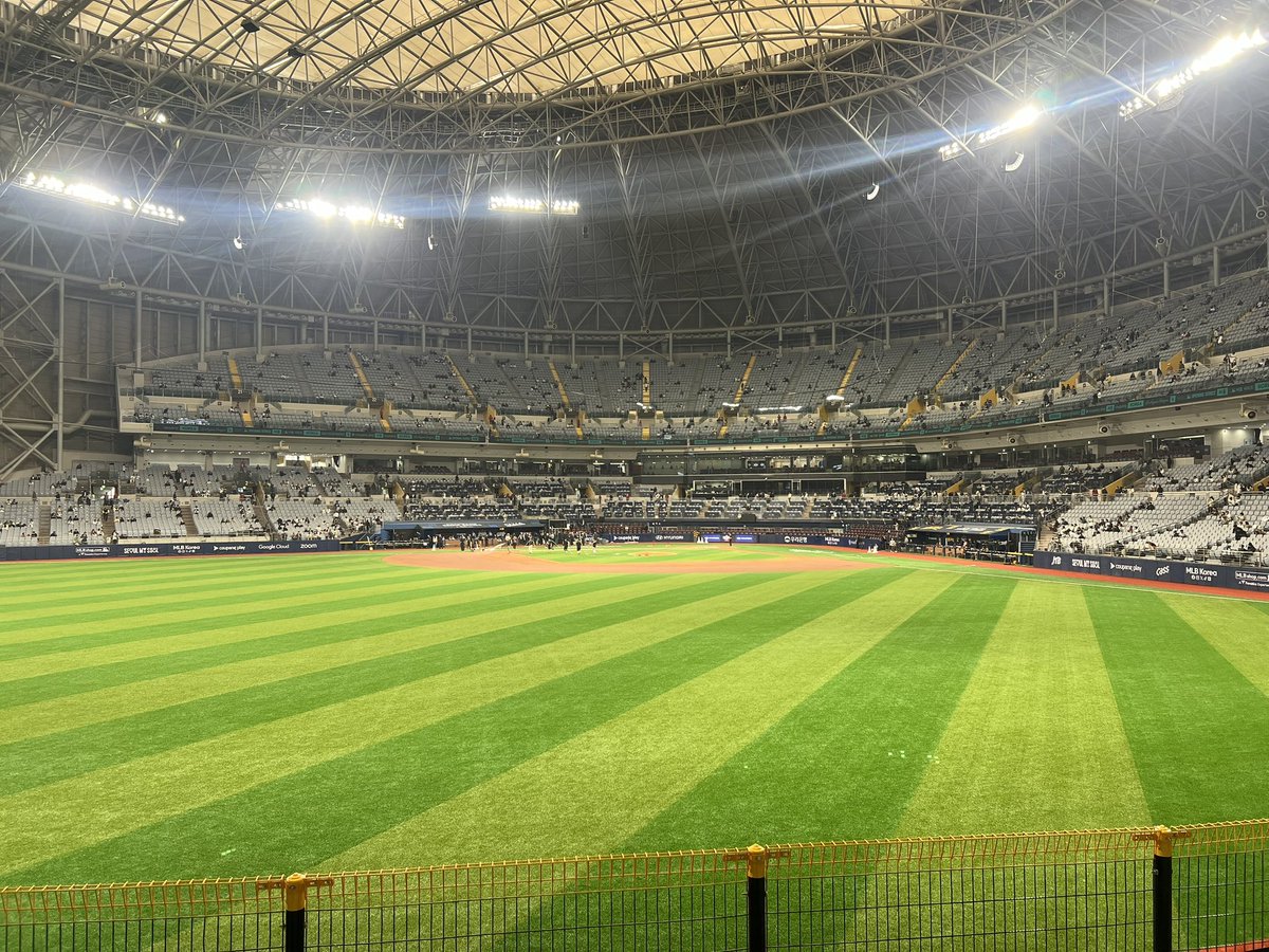 Bryon_Barnes's tweet image. Today I am a @Dodgers  fan. #seoulseries