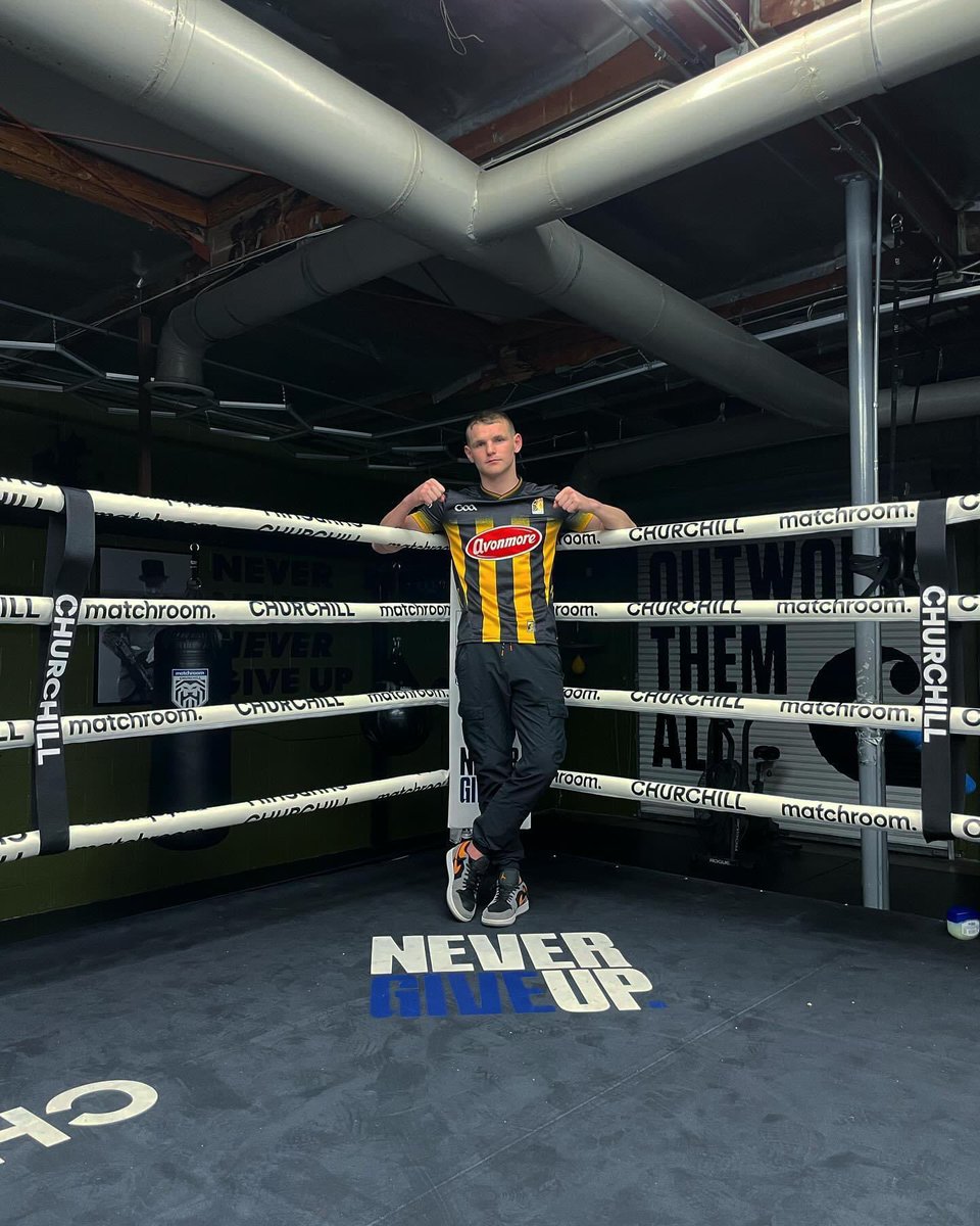 Kilkenny’s @Brandon_mcc16 bags a pro debut win Stateside. 

McCarthy stops David Minter in the second round at the Fox Theatre in Redwood City, California.