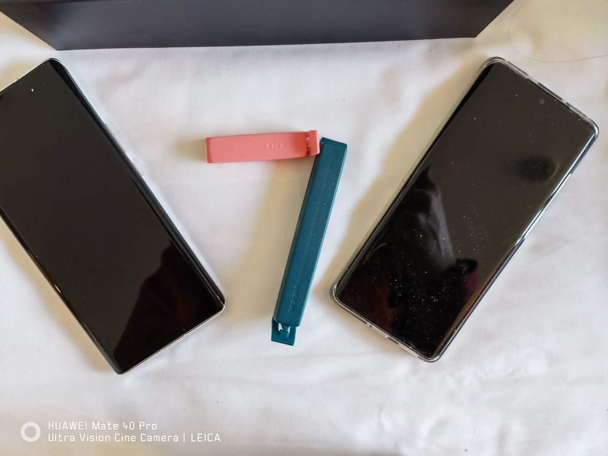 fabrizio_degni's tweet photo. I love the white variant for my devices especially if premium materials as the ceramic.
Here you can see #Honor and #Huawei with the #HonorMagic3ProPlus and the #HuaweiP50Pro (#Kirin9000).
Which one is your favorite color?
#smartphone https://t.co/iFsBIhH6AB