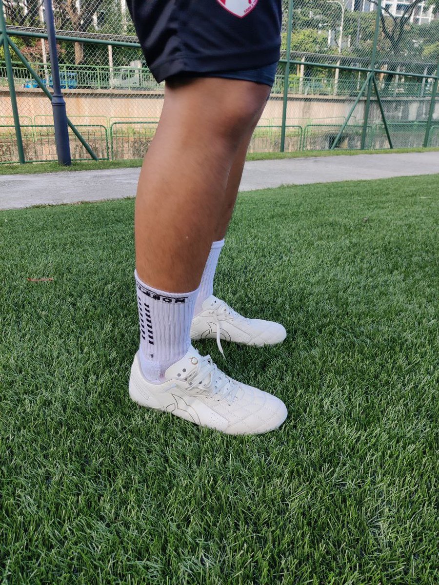 zorkeyahya's tweet photo. El Tiburon V3
Feels so good on the foot. Cow leather makes touches crispy and light.
A very good pair of cleats!
DM me for a pair.
#ortuseight
#eltiburonv3
#ortuseightfootball https://t.co/uMZiARMhe7