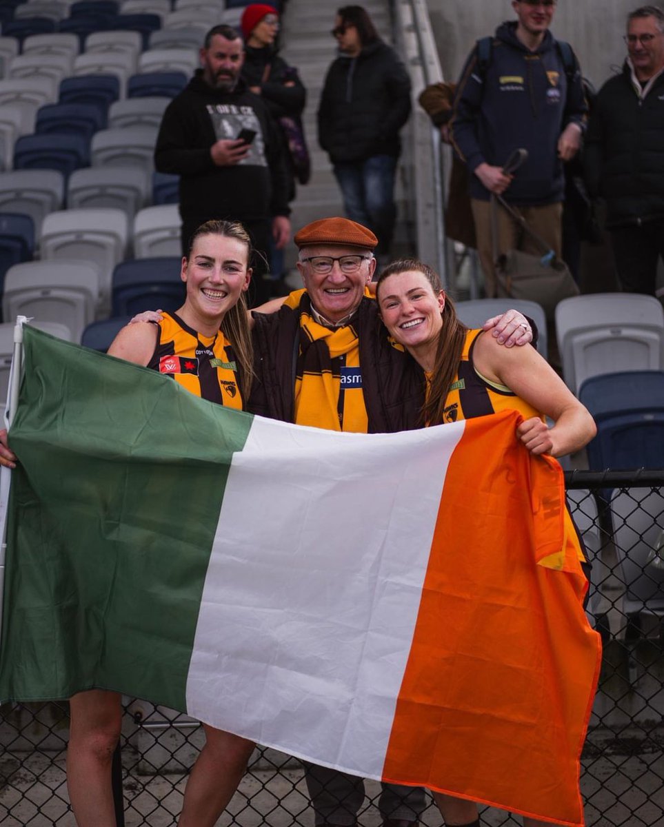 Happy <a href="/ainemcd8/">Aine McDonagh</a> and <a href="/AileenGilroy/">Aileen Gilroy</a> day 🥰☘️🇮🇪

(and <a href="/HFCsoar/">Soaring to New Heights</a>’s grandad haha)