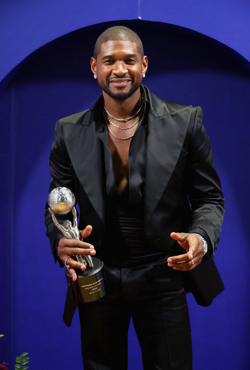 NAACP's tweet image. ✨ Shout out to the incomparable @Usher for closing out the night as a President&apos;s Award recipient and Entertainer of the Year #NAACPImageAwards ✨

This is what a true icon looks like lighting up the path of excellence for generations to come.