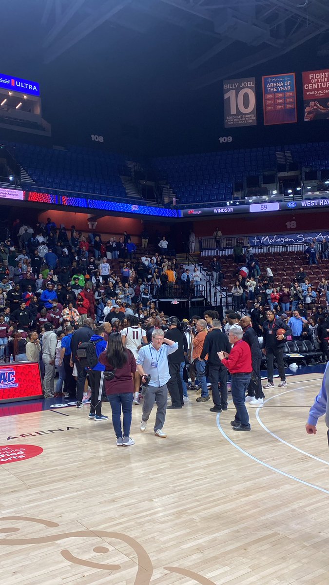 RyanHayesTV's tweet photo. The Windsor Warriors are your Division 2 State Champions! Windsor caps off an incredible season with a physical overtime victory over West Haven. Gyan Davis and Missoni Brown both had 14 for the Warriors.
#WestHaven 59
#Windsor 57
#CIAC #CIACTournamnet https://t.co/PWj6QNUpuM