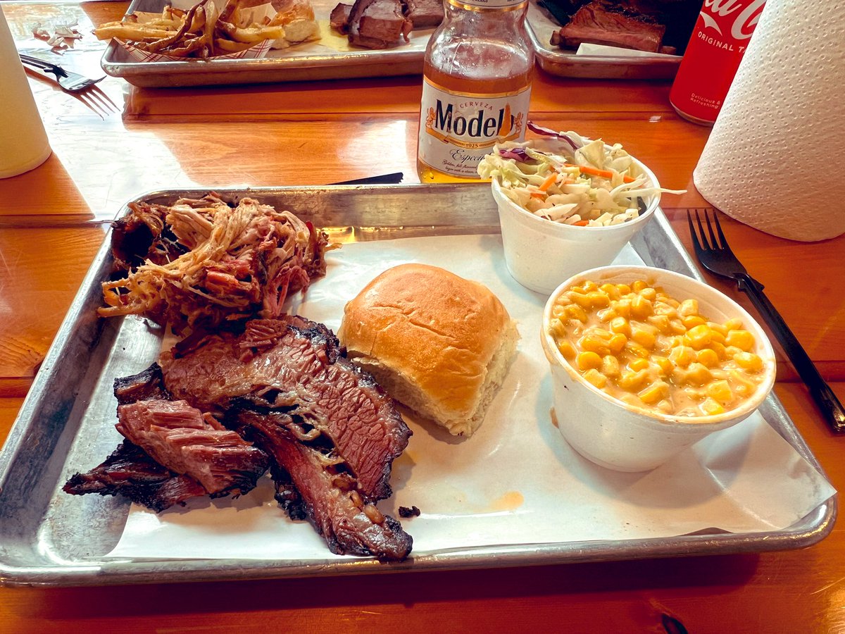 Brisket & pulled pork @ Smoke Shack

#tx #bbq #beer #foodie #meateater