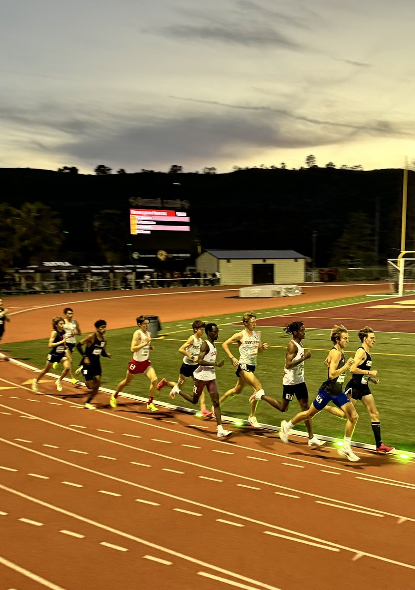 JR Lesher runs 9:14.11 at THE TEN in the 3200 Boys invite. 1 second off our school record and takes 3rd in one of the toughest competition races at JSerra. #theten @vcsjoecurley @vcspreps @DerryEads