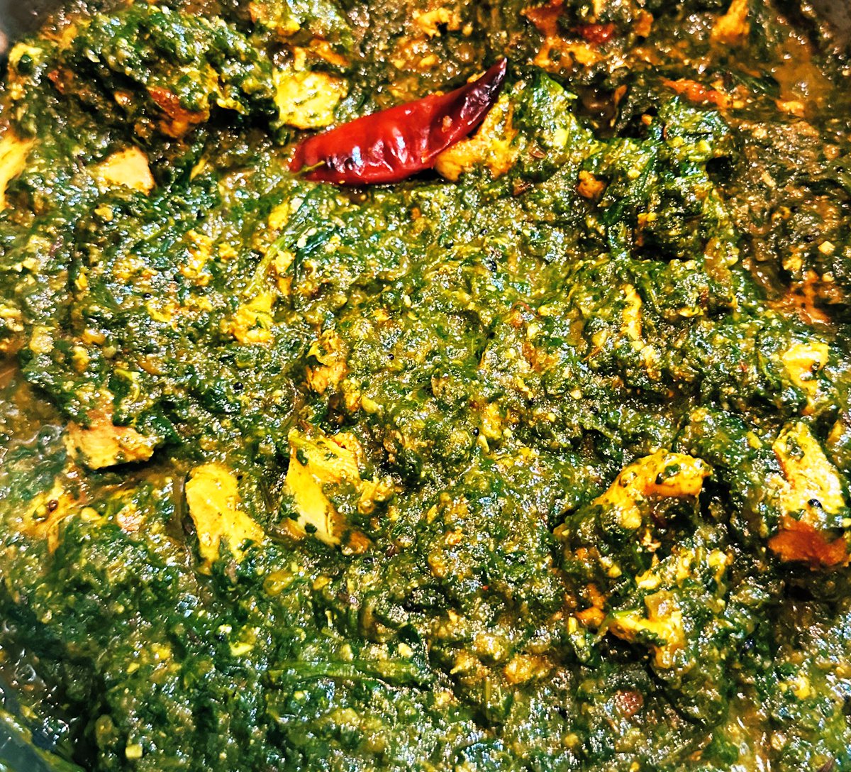 free_style_chef's tweet photo. Dinner is Palak Murgh aka Indian Spinach Chicken. A beautiful marriage of curried stewed spinach with pan fried chicken thighs.
Serving it with fresh sourdough bread.
Want some?
#twittersupperclub
#Dinner #Palak #Indianfood #Spinach #Chicken #stewed #palakmurgh #cooking https://t.co/IPouwCMR4R