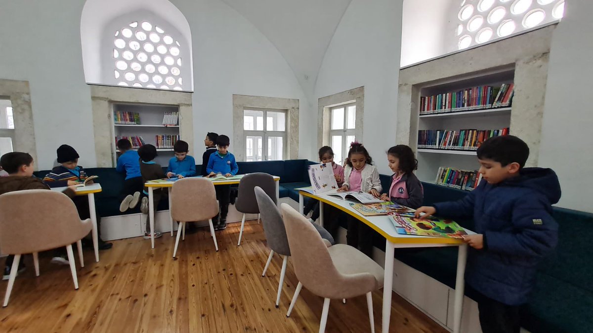 Çinili Çocuk kütüphanemizde Sokullu Mehmet Paşa ilkokulunun kitap kurtlarıyla keyifli bir gün daha geçirdik.

#iyikiüsküdarvar
#iyikiçocuklarvar
@hilmiturkmen34 
@uskudarbld