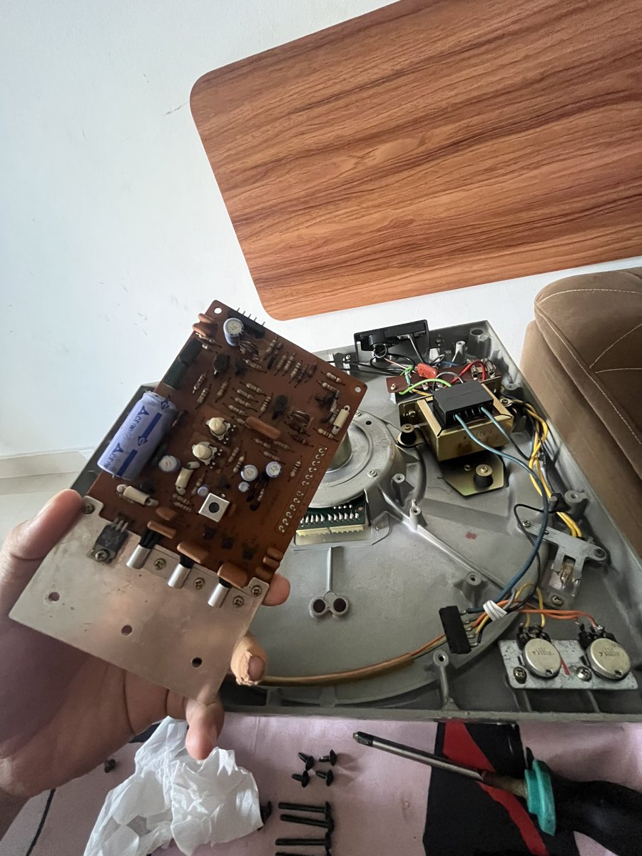 Maka dari itu kebanyakan orang lebih memilih spotify untuk mendengarkan muzrikkkk 😅