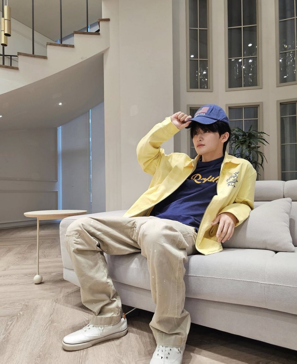 LMKFEED's tweet photo. [240317] onyourm__ark instagram

“@ poloralphlauren” https://t.co/nL6fFwNSur