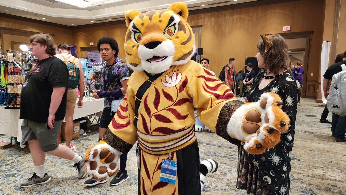 Storbsie's tweet image. Day 3 of #TFF24; spotted a couple of kitties, plus Kirby! EXHAUSTED after the amazing drag show and rave sets, but still looking forward to the final day! 😄