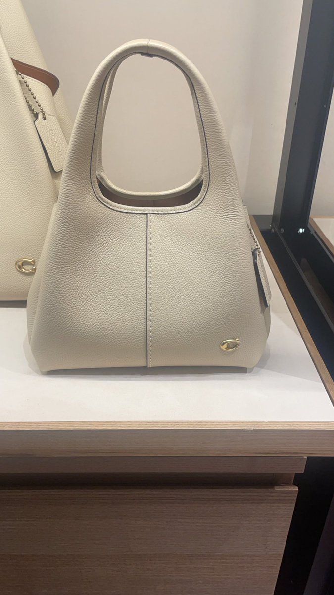 amy7157_'s tweet photo. Just got the purse ive been wanting 🥰

Now pay for my next target🫢 https://t.co/i1r1lDcTQk