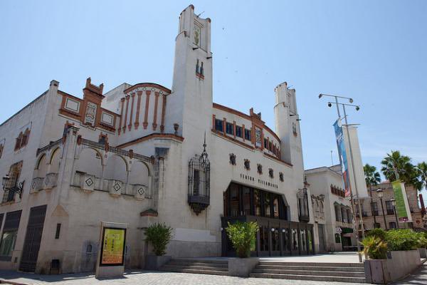 BandaMpalJerez's tweet photo. Hoy es Domingo de Pasión y un año más, nos toca poner música al acto del Pregón de la Semana Santa de Jerez. Nuestros mejores deseos para Eulalia Prieto, nuestra pregonera. ¡Mucha suerte! @ciudadjerez @uhhjerez https://t.co/JGwmrYUDmO
