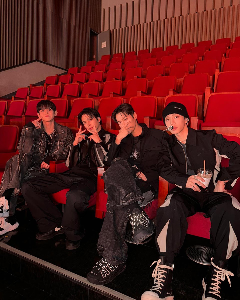 gikwarng's tweet photo. Also took some group pics with my members! https://t.co/TtPkSGiDlI