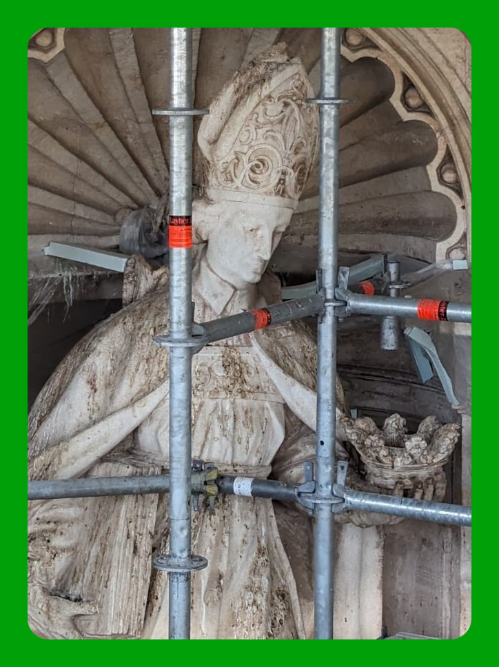 tudmur's tweet photo. ☘️ El 17 de marzo de 1452 tropas del Reino de Murcia vencen a las huestes enemigas en la batalla de Los Alporchones. San Patricio fue elegido patrón de Murcia y en Lorca se le erigió una colegiata. Aquí su estatua de la Catedral de Murcia en restauración.
#SaintPatricksDay 🇮🇪 https://t.co/ckOIXZKhxs