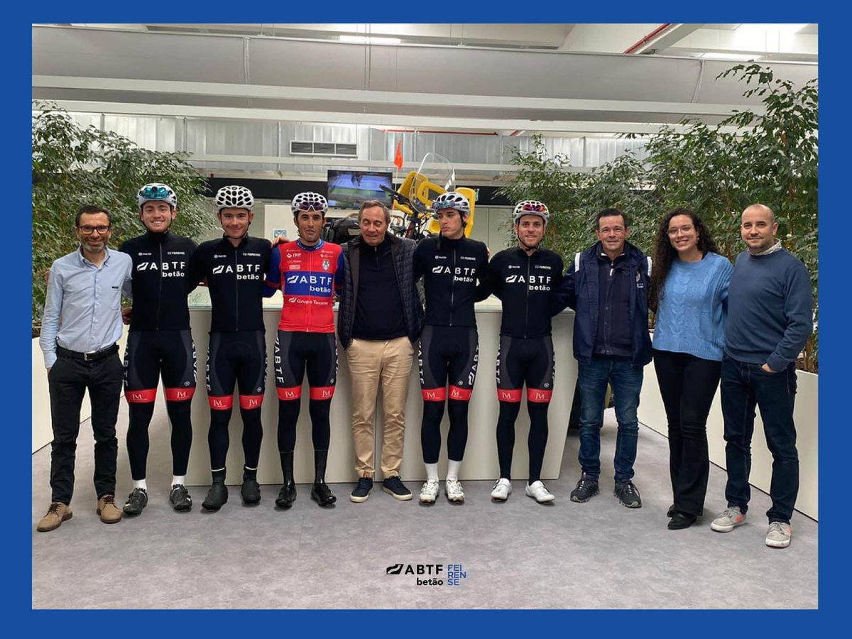 FeirenseCycling's tweet photo. 🌟 Visita à Polisport🌟🚴♂️❤️💙 Visitámos a @PolisportCycle para dar feedback sobre os produtos que utilizamos, entre os quais os bidões mas também os capacetes @CatlikeSport !
Agradecemos a hospitalidade com que fomos recebidos!
#ABTFBETÃO #Grupotavares #Polisport #Catlikehelmets https://t.co/jnqoahBShj