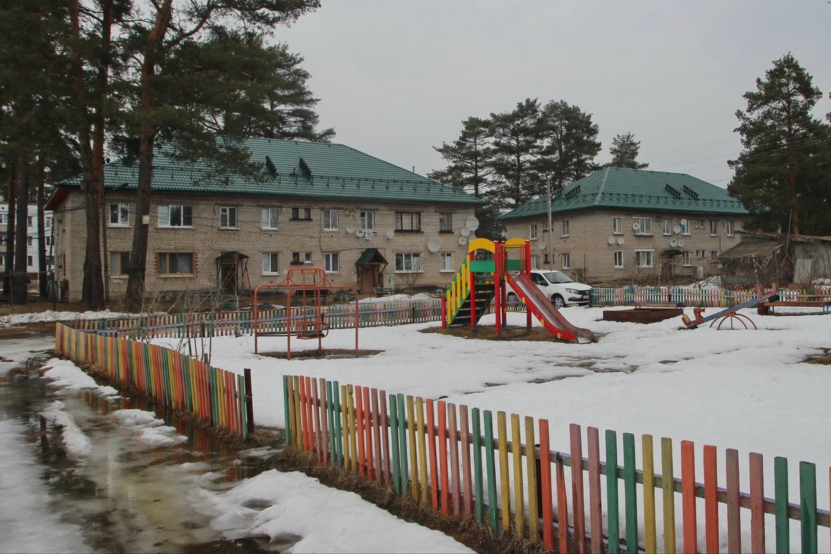 Весна в Паше и соседних сёлах. Снег и лёд  активно тает.