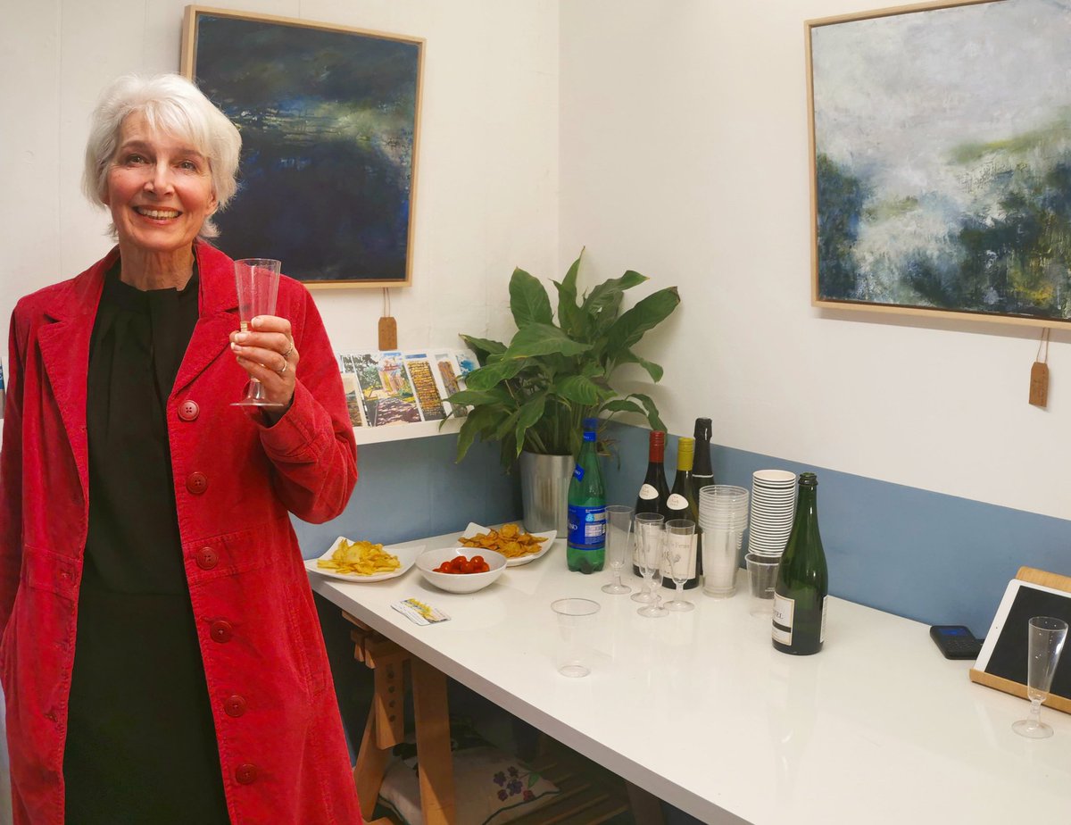 Managed to snap this lovely pic of @kirstenbasram_art and her favourite two paintings last night at the private view of her new exhibition, which will be on our walls until after Easter 👏

terracegallery.co.uk/collections/ki…