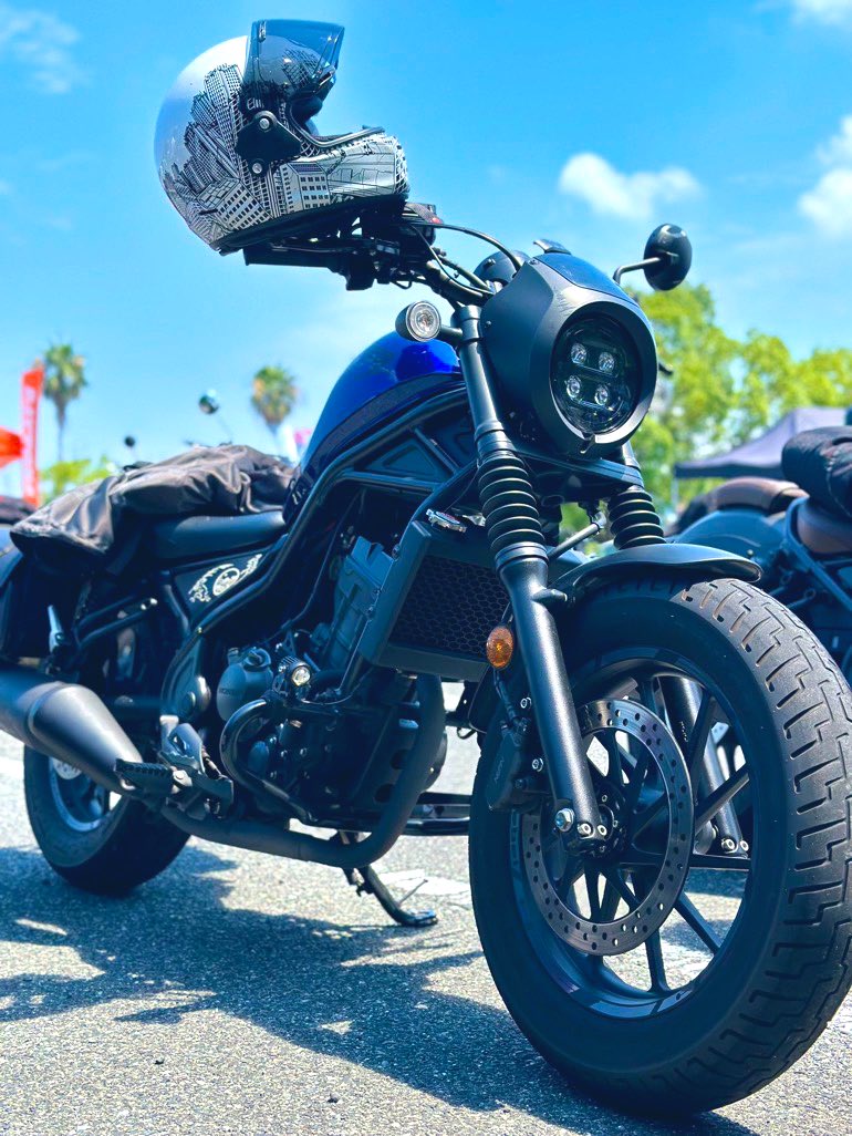 ame_678's tweet photo. 名前:ame
年齢:おばちゃーん
身長:148cm
住み:広島県バラの街
車種:Rebel250 ﾊﾟｰﾙｽﾍﾟﾝｻｰﾌﾞﾙｰ
         Solo125  

普段は通勤、ときどきロンツー🏍³₃
相棒たちと色んな景色を見に行きたい📸

#バイク乗りとして軽く自己紹介
#全日本レブル会 
#Rebel250
#Solo https://t.co/zN5wUrKNtf