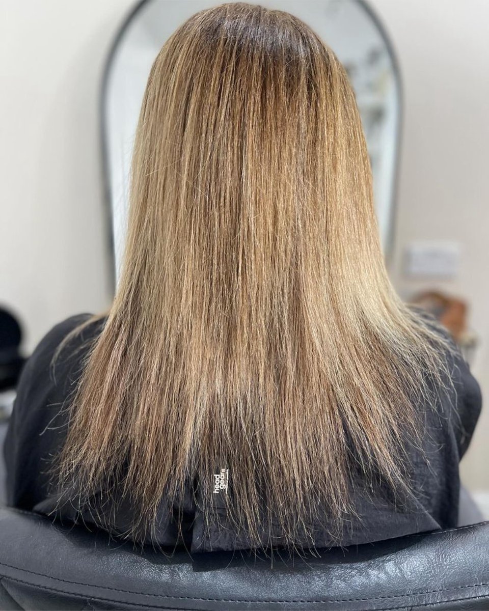 RemiCachet's tweet image. "It's making hair look its natural best." 

We couldn't agree more with our Educator and #SuperStylist @abigail.nicholls.hair.extensions using our Elegance Nano Weft in shade T4-8/613.

#naturallookinghair #warmblondehair #hairextensionspecialists #hairextensionpro