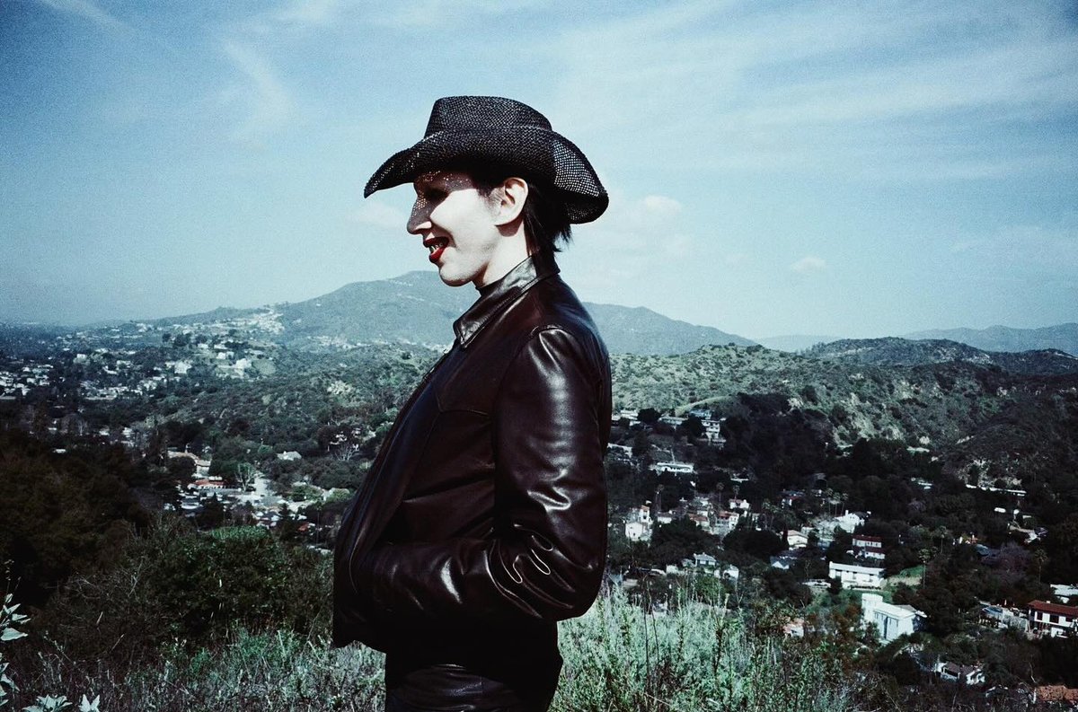MarilynMansonFr's tweet photo. New @marilynmanson pictures by Lindsay Usich.
Clothes: #enfantsrichesdeprimes https://t.co/hIyrf0TsHJ