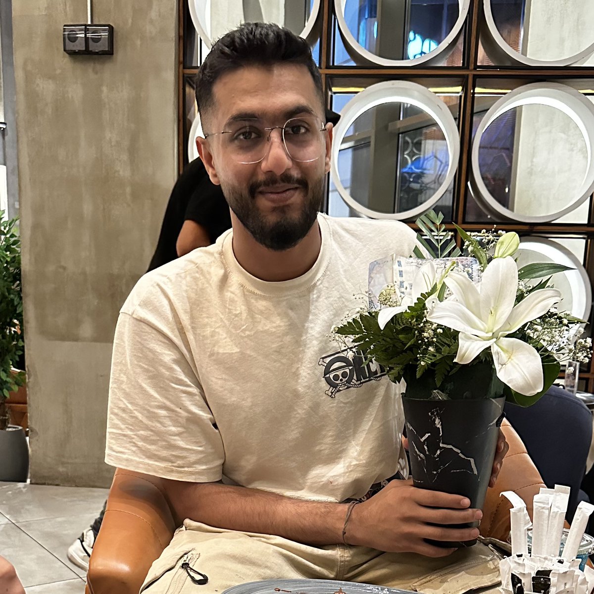 أبارك للابن الغالي المهندس صالح
تخرجه في تخصص الهندسة المعمارية
ألف ألف مبروك 🎉 ومنها للأعلى يارب 🤲