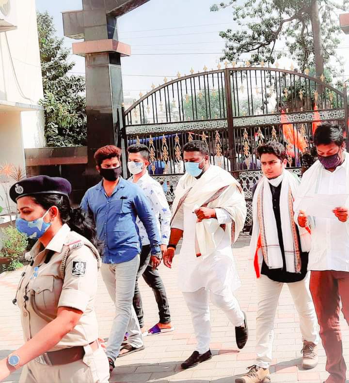 RoshanLalBittu's tweet photo. Truth cannot be defeated. Heartfelt thanks to the Hon'ble Court, our learned counsel and all of you. सत्यमेव जयते, महादेव!

Rajura, Maharashtra Police had registered an FIR against me and my other colleagues under 8 serious sections of the IPC for protesting against unemployment, Pollution & corruption.  There was a protest on 3rd March and after 3 days they lodged a complaint with the Rajura police as part of a political conspiracy.  In the last 3 days, the Involved company & Partners used various types of inducements, offers of money and political pressure on me but when they did not succeed, they filed a complaint.  They want to suppress our voice by filing such fake cases. 

The most interesting thing is that they could not present any evidence in the Hon'ble court regarding all these allegations which were hatched in their drawing room with their Partners. We believe in our truths, the Indian Judiciary and our Constitution.  We will continue the fight, Jai ho. @RahulGandhi @kharge @srinivasiyc