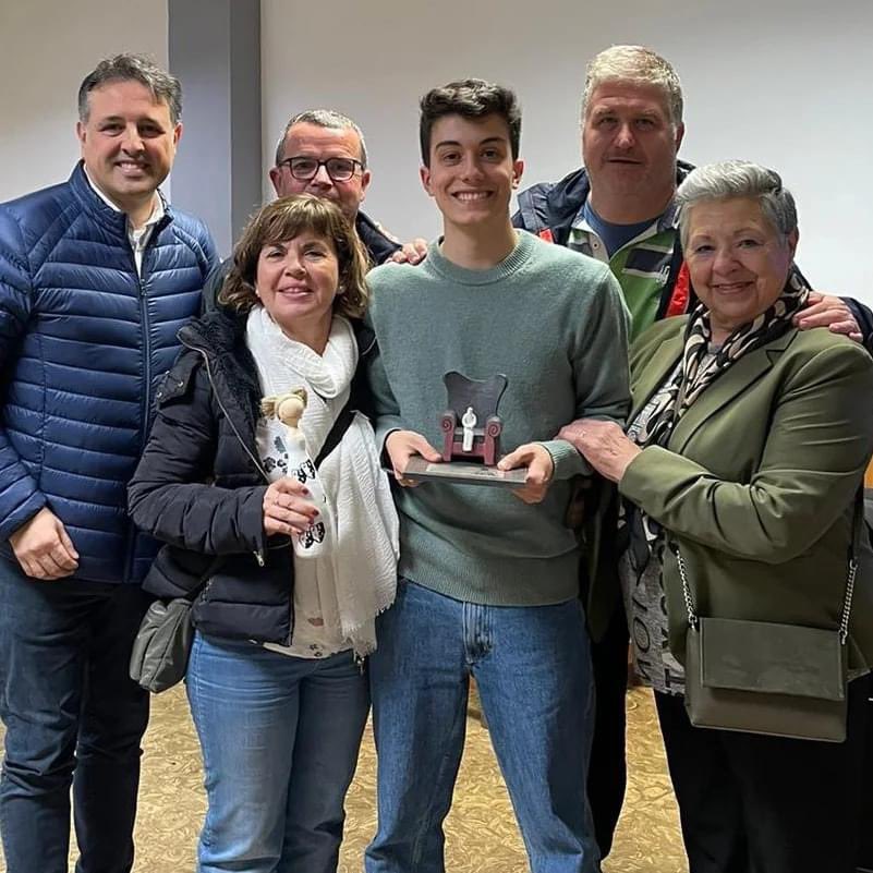 LesAltresVeus's tweet photo. Tarda d’alegria pel grup de  #masrampinyo TEA345 que guanya el “premi de l’espectador” a la mostra de teatre amateur de Santa Perpètua de Mogoda amb l’obra “el curiós incident del gos a mitjanit”.

📸 @XorEsc https://t.co/6Ivqhmk8vP