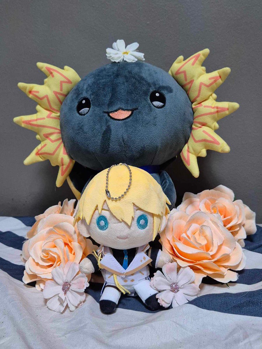 adoch4n's tweet photo. just an axelotl and a little knight… https://t.co/8qb6B441Ef