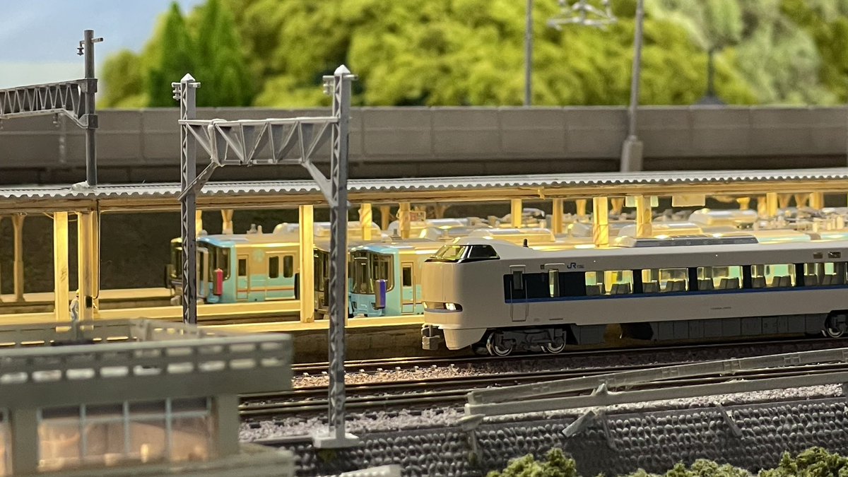 東京・本店4階】昨日ご来店のお客様⑤ 敦賀駅での521系の並びです