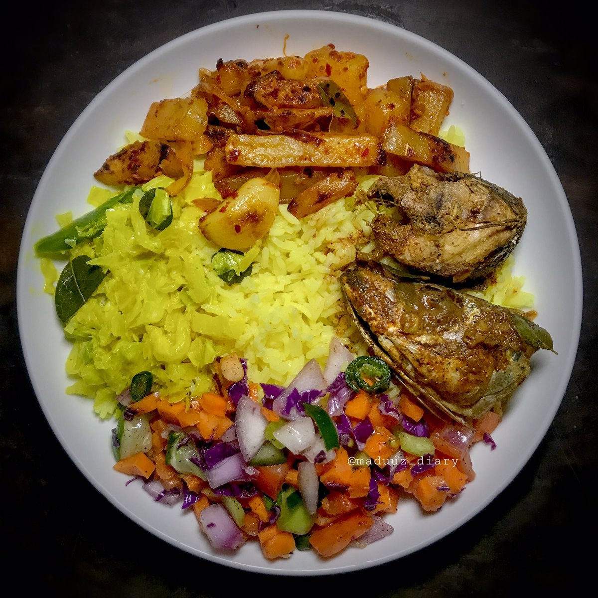 🔅බාස්මතී කහ බත් 🔅මාළු 🔅අල තෙල් දාලා 🔅ගෝවා කිරට 🔅සලාද (ලූණු, කැරට්, කොළ පිපිඤ්ඤා, තක්කාලි, මාළු මිරිස්, අමුමිරිස්) #food #foodies #foods #foodie #foodlover #foodlove #foodblog #foodblogger #foodphotography #lunchideas #lunchtime #riceandcurry #yellowrice #SriLanka