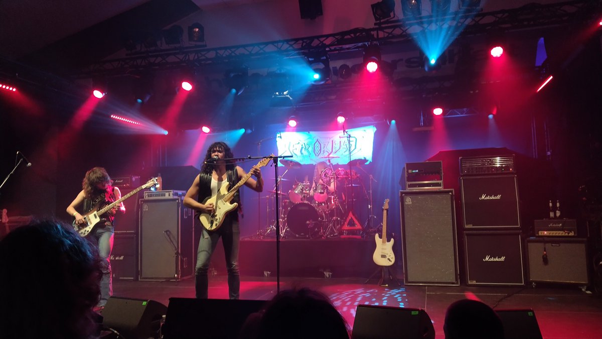 JennyJedoch's tweet photo. Auch schwer begeistert haben mich
Rotting Christ und The Unity
Gerade bei Christ kam die Tanzlaune (=Moshpit) auf.
The Unity bitte unbedingt aus dem Late Night Slot raus!
#jennyInConcert https://t.co/jZrXqm8rE8