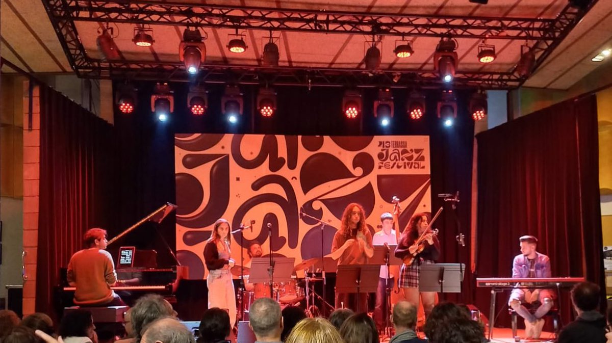 🎷🎶Aquest cap de setmana els combos del Conservatori de Terrassa al Festival de Jazz de Terrassa, acompanyats pel seu professor <a href="/GuimGBalasch/">Guim Garcia-Balasch</a> 

🤩Felicitats i que no pari el jazz!

@ajuntamentdeterrassa @terrassaeducacio #conservatorideterrassa #Terrassa <a href="/NovaJazzCava/">Nova Jazz Cava</a>