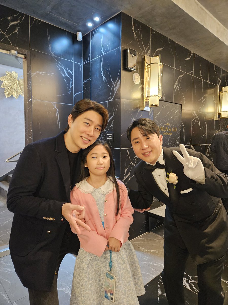 이 아저씨는 왜 남의 결혼식 할 때마다 얼굴을 갱신하는데요