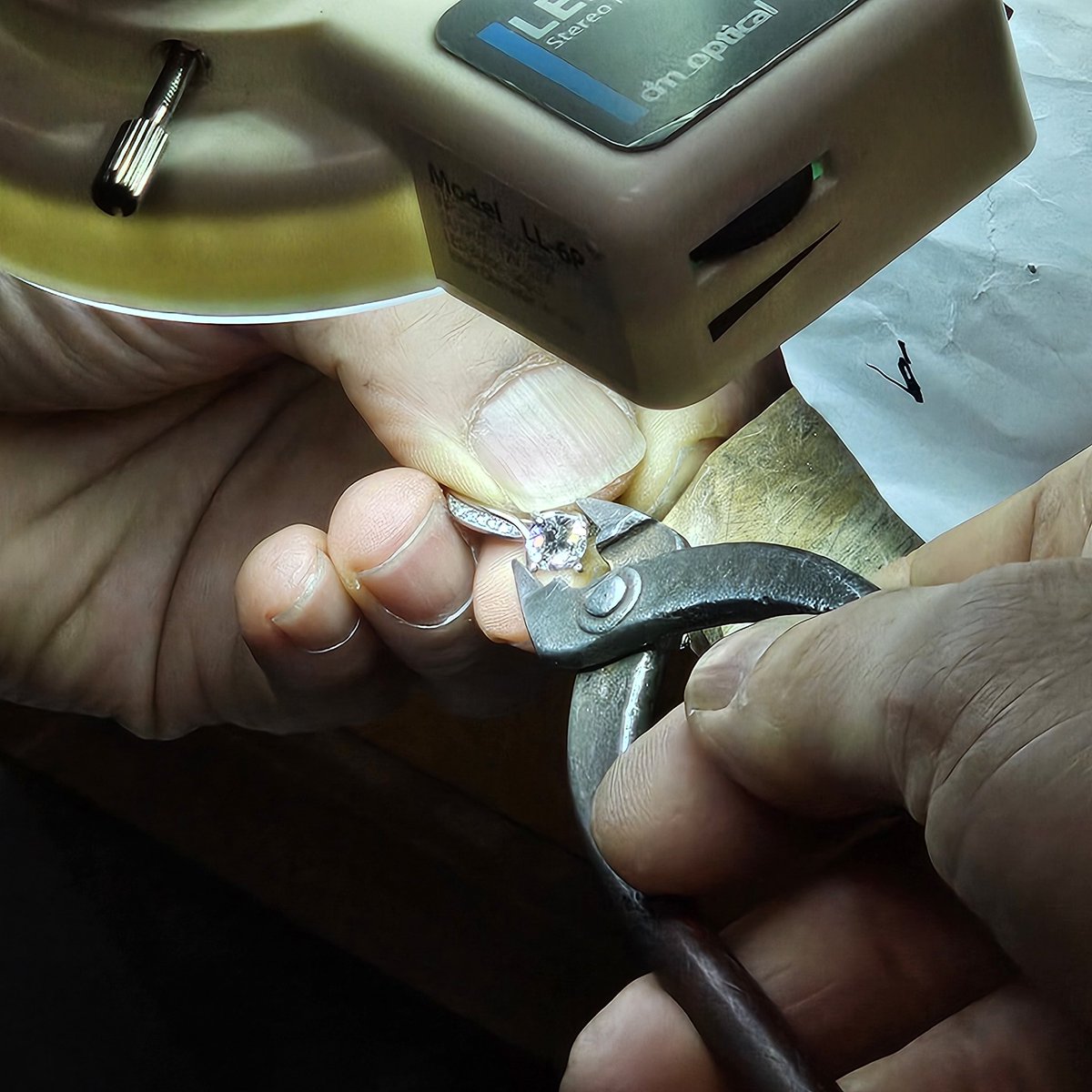 assignight's tweet image. 압구정 에클라바치 다이아 리세팅 후기

m.blog.naver.com/ninyo0403/2233…

#에클라바치 #웨딩밴드 #결혼반지 #다이아리세팅