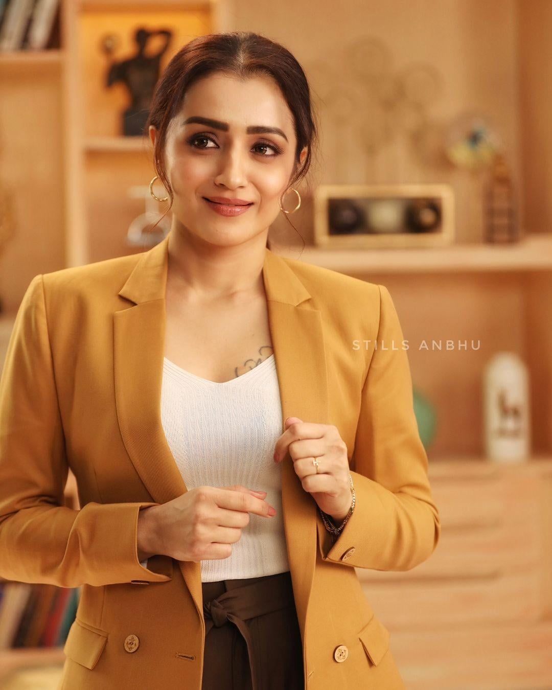 GI2AZZ3bEAA20zt?format=jpg&name=large